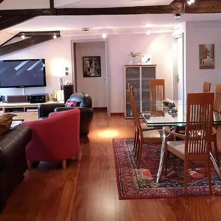 La Vie Belle Apartment *