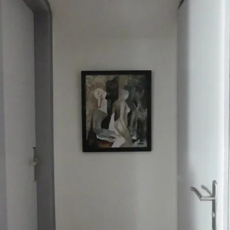 La Vie Belle Apartment *